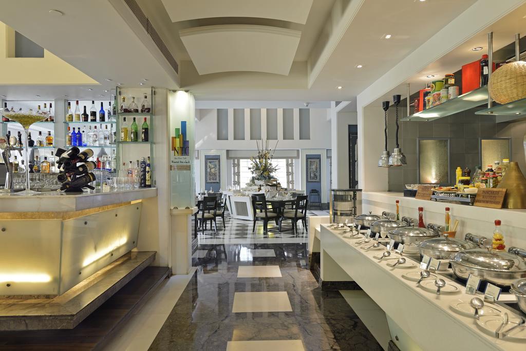 Park Plaza Gurgaon Hotel Buitenkant foto The buffet at the hotel
