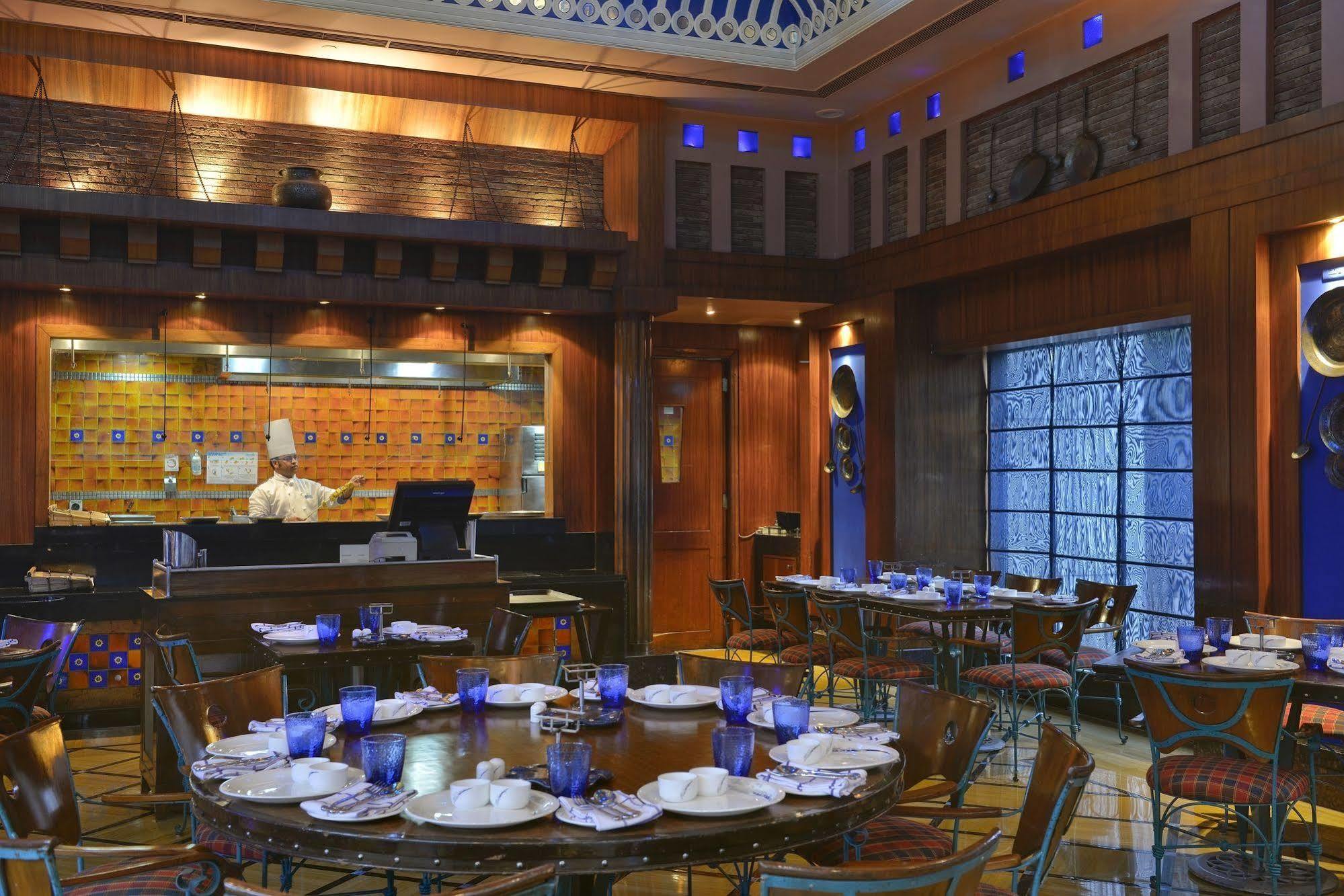 Park Plaza Gurgaon Hotel Buitenkant foto The restaurant